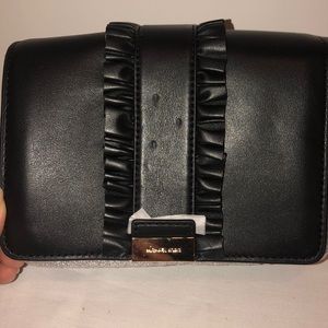 ❣️SALE❣️Michael Kors Gusset Clutch shoulder bag